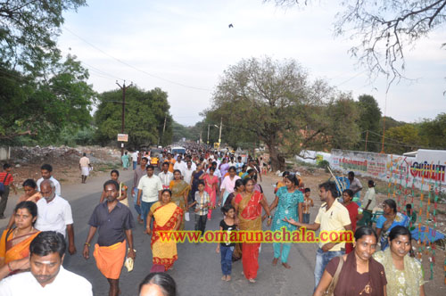 திருவண்ணாமலை கிரிவலப்பாதையில் மரச்சிற்பங்களை புதுப்பிக்கும் பணி (24.10.2019)