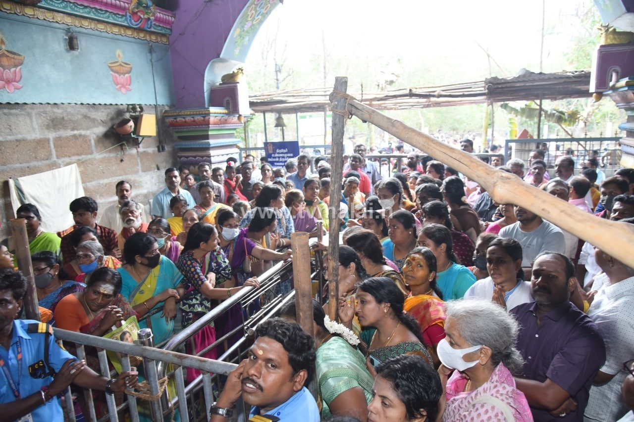 தமிழ் புத்தாண்டை முன்னிட்டு திருவண்ணாமலை கிரிவலப்பாதையில் உள்ள திருநேர் அண்ணாமலையாருக்கு சிறப்பு அலங்காரம் மற்றும் தீபாராதனை!