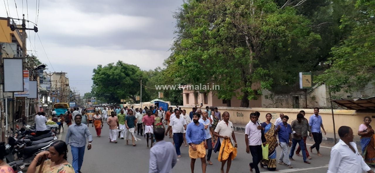 திருவண்ணாமலையில் பௌர்ணமியையொட்டி ஆயிரக்கணக்கான பக்தர்கள் விடிய விடிய கிரிவலம்!