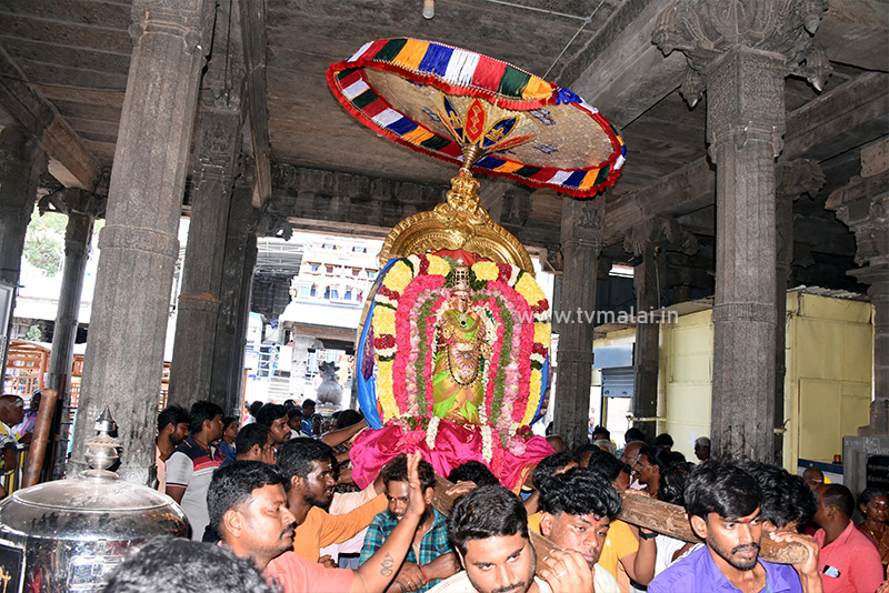 ஆடி பூரம் 10ம் நாள்: சிவகங்கை தீர்த்தத்தில் அருள்மிகு பராசக்தி அம்மன் தீர்த்தவாரி!