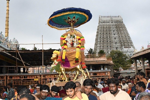 திருவண்ணாமலை அருணாச்சலேஸ்வரர் கோவிலில் பங்குனி  மாத அமாவாசை பிரதோஷம்!