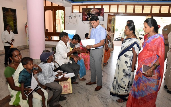 திருவண்ணாமலை மாவட்ட ஆட்சித்தலைவர் அலுவலக வளாகத்தில் நேற்று மக்கள் குறை தீர்வு நாள் கூட்டம்!