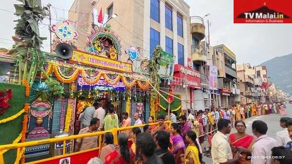 வைகுண்ட ஏகாதசியை முன்னிட்டு திருவண்ணாமலை பூத நாராயண கோயிலில் பாமா ருக்மணி சமேத பெருமாள் சிறப்பு அலங்காரம்!