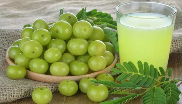 Are you aware of these wonderful health benefits of drinking amla water every morning?