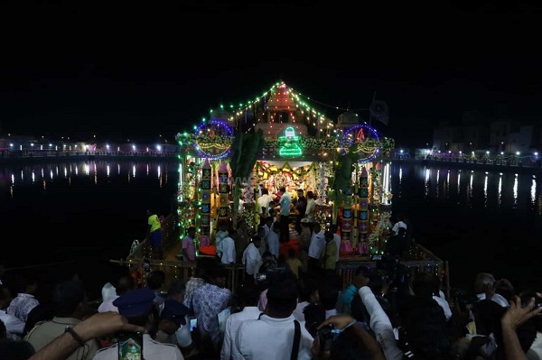 திருவண்ணாமலை அருள்மிகு அண்ணாமலையார் திருக்கோவிலில் முருகர் தெப்பல் உற்சவம்!