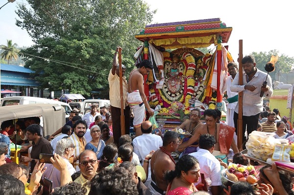 கார்த்திகைத் தீபத் திருவிழாவையொட்டி அண்ணாமலையார் உண்ணாமுலைஅம்மன் கிரிவலம்!