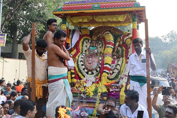 கார்த்திகைத் தீபத் திருவிழாவையொட்டி அண்ணாமலையார் உண்ணாமுலைஅம்மன் கிரிவலம்!