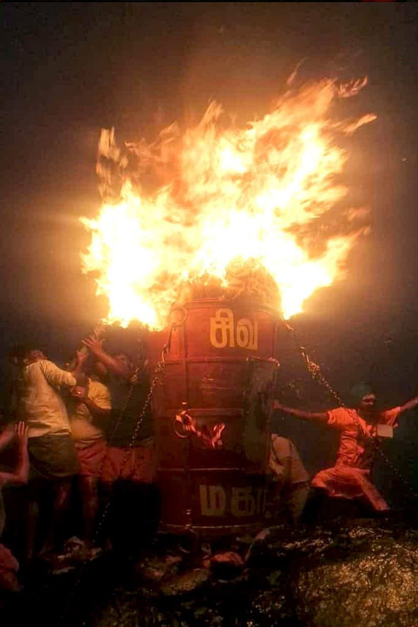 அண்ணாமலையாருக்கு அரோகரா! திருவண்ணாமலையில் ஏற்றப்பட்ட மகாதீபம்!